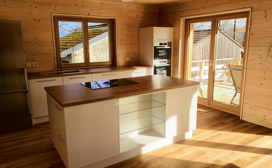 Maßgefertigte Einbauküche in modernem Design